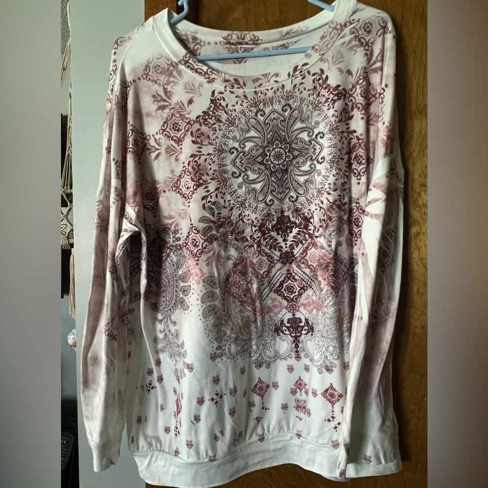 Blumin brand top! Pinks mauve, cream. Mandala pattern. Long sleeve